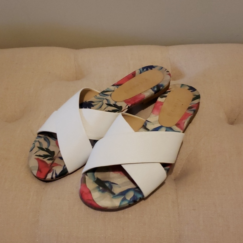White Vicenza Slip-On sandals size 9